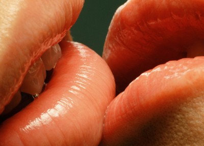 Ці бальзами для губ не тільки чудово зволожують, але й заохочують до поцілунків